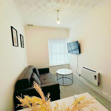 Modern & Stylish 1 Bedroom Flat In Bridgend Town Esterno foto