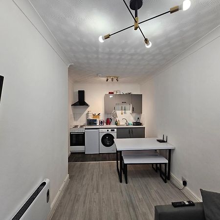 Modern & Stylish 1 Bedroom Flat In Bridgend Town Esterno foto