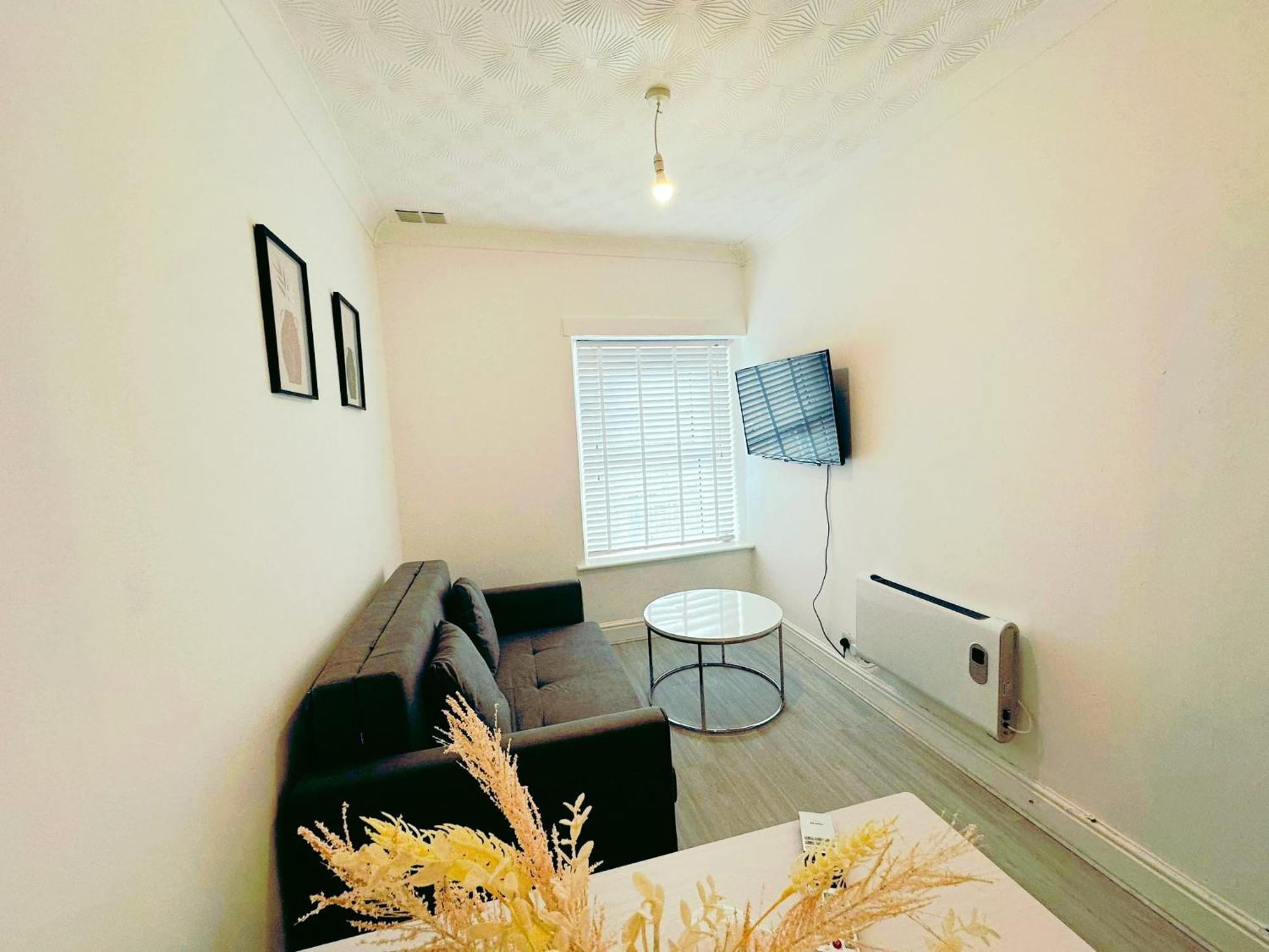 Modern & Stylish 1 Bedroom Flat In Bridgend Town Esterno foto