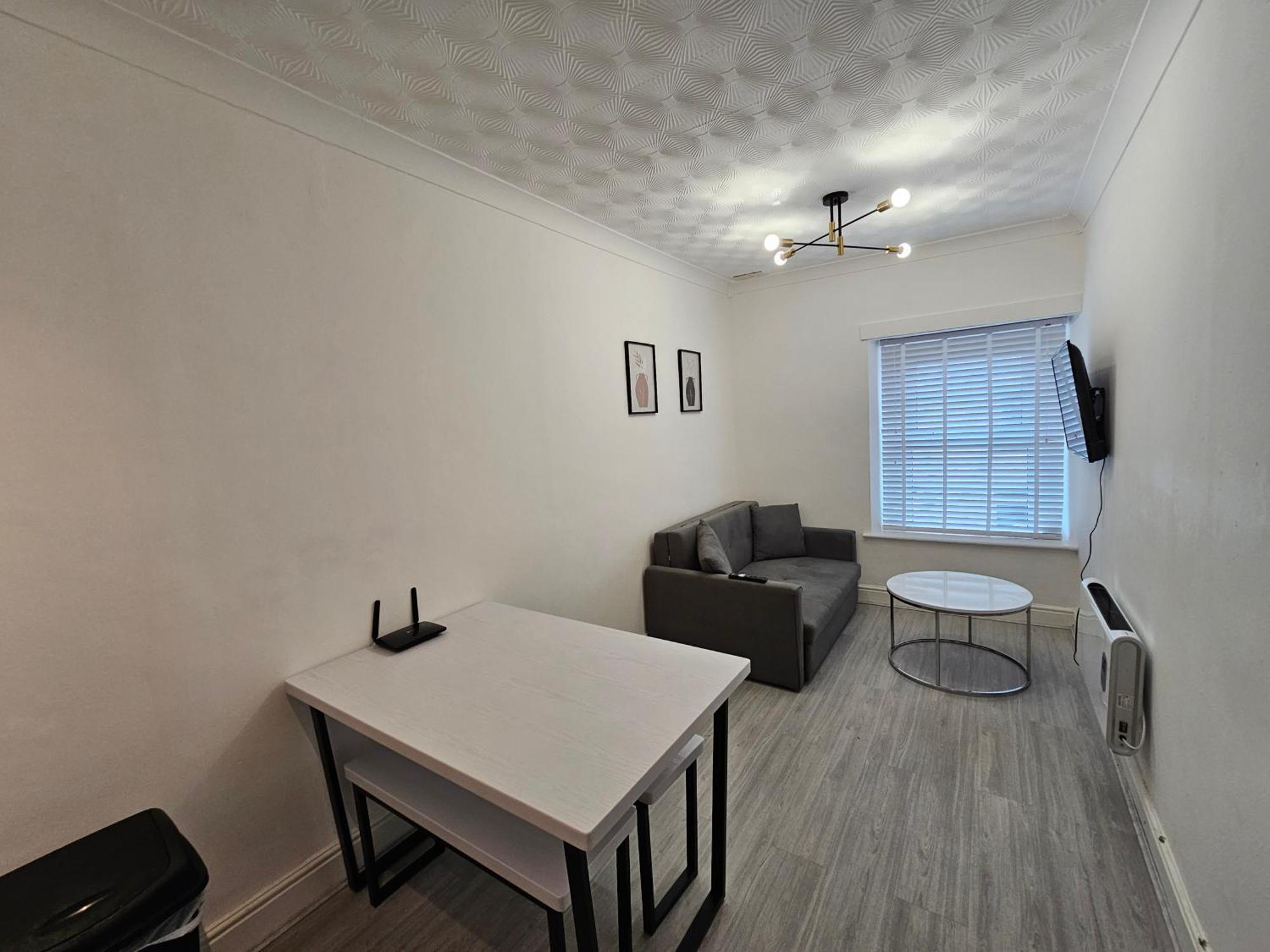 Modern & Stylish 1 Bedroom Flat In Bridgend Town Esterno foto