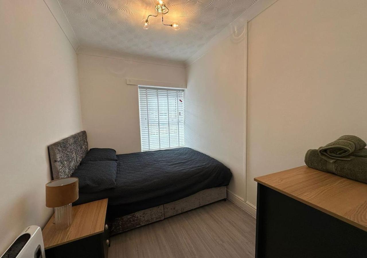 Modern & Stylish 1 Bedroom Flat In Bridgend Town Esterno foto
