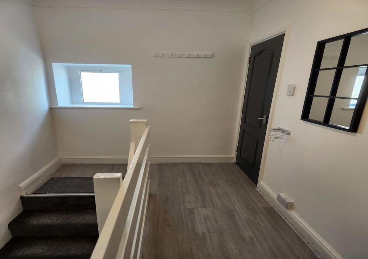 Modern & Stylish 1 Bedroom Flat In Bridgend Town Esterno foto
