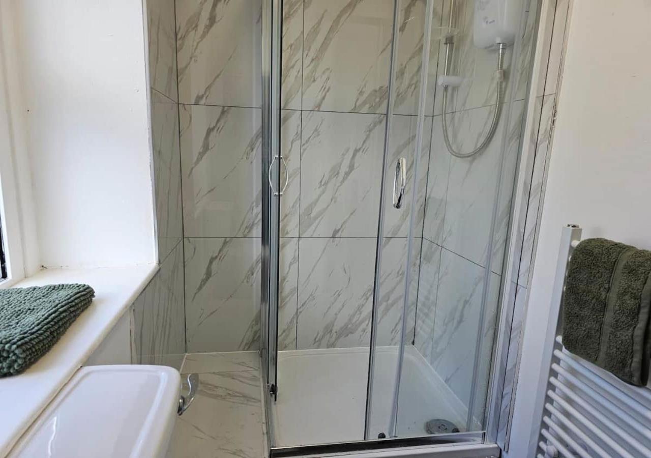 Modern & Stylish 1 Bedroom Flat In Bridgend Town Esterno foto