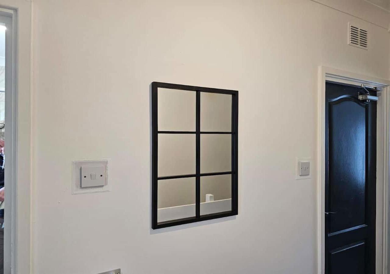 Modern & Stylish 1 Bedroom Flat In Bridgend Town Esterno foto
